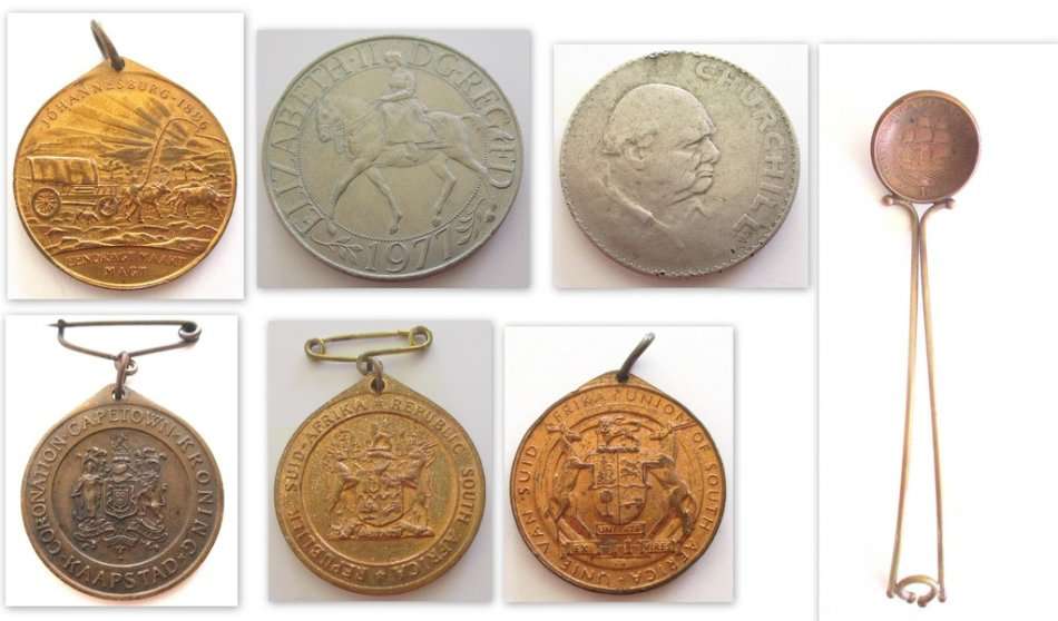 A LOT OF COMMEMORATIVE COINS AND MEDALLIONS AND A SPOON MADE FROM A 1942 COIN