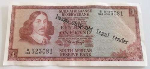 2 CRISPY SOUTH AFRICAN R1 BANKNOTES IN SEQUENCE AND 4 SILVER COINS. 1925,1955 and 2x1934