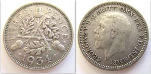 2 CRISPY SOUTH AFRICAN R1 BANKNOTES IN SEQUENCE AND 4 SILVER COINS. 1925,1955 and 2x1934