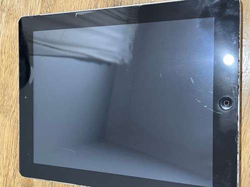 Apple iPad 3 32Gb WiFi ***Working condition*** cracked screen