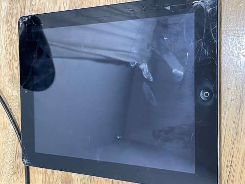 Apple iPad 3 32Gb WiFi ***Working condition*** cracked screen