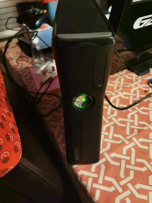 Xbox 360 Console - black, with one controller, Kinect and the game - Sports island freedom