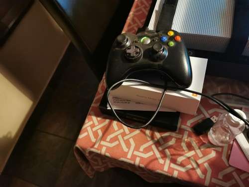 Xbox 360 Console - black, with one controller, Kinect and the game - Sports island freedom