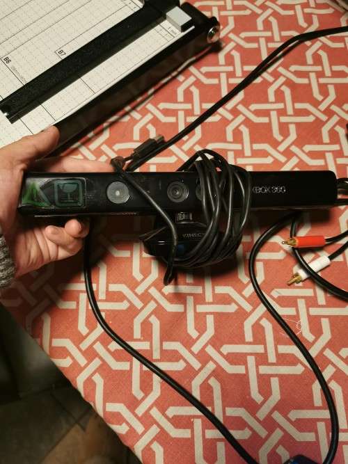 Xbox 360 Console - black, with one controller, Kinect and the game - Sports island freedom