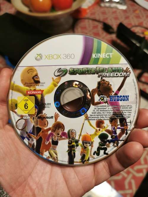 Xbox 360 Console - black, with one controller, Kinect and the game - Sports island freedom