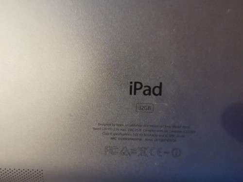 Apple Ipad - 32gb - 3rd Gen Model A1430 - all working - complete in box with original charger