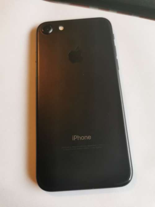 iPhone 7 - 256gb ( PLEASE note NB :microphone and earphone not working) - everything else functional