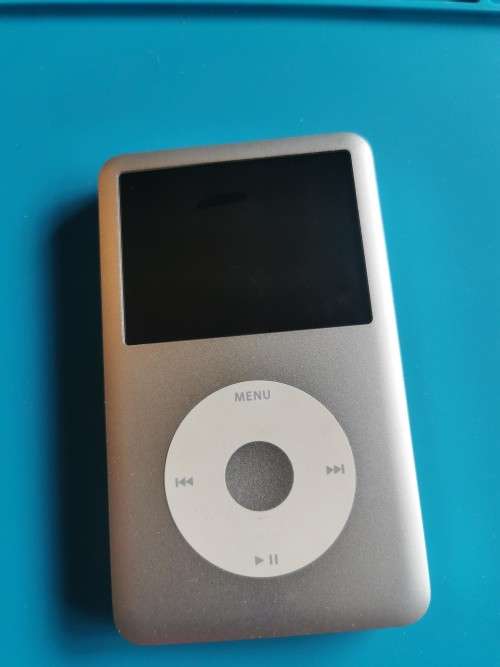 Ipod Classic - 80gb [A1238] 7th Gen - doesnt get past charging screen
