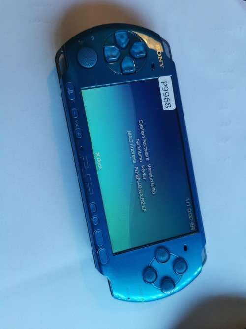 PSP 3000 - brilliant blue - Version 6.6 - 16gb Memory Pro Duo - excellent condition!