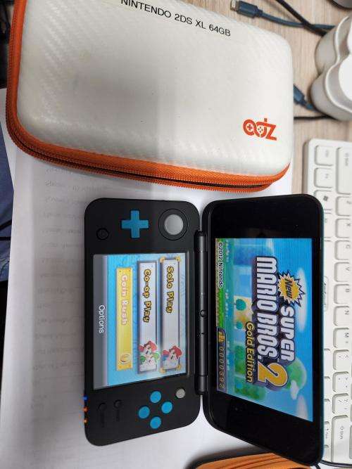 Nintendo 2DS XL 64GB Firmware - with hard shell case