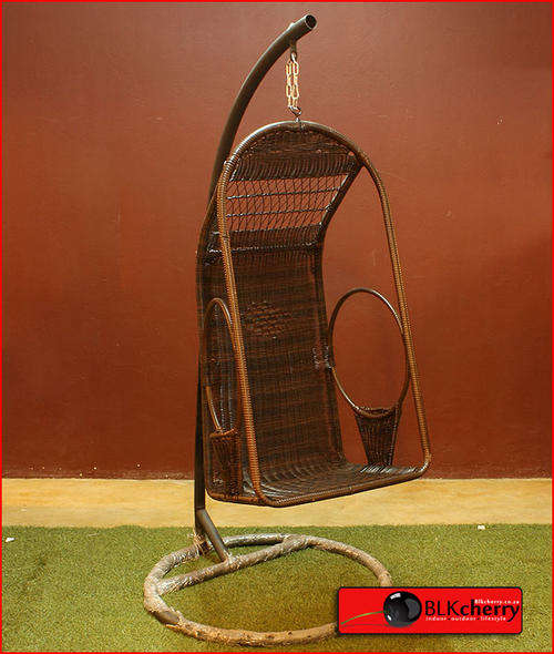 Poly Rattan Square Swing Chair  waterproof and weatherproof poly rattan finish includes heavy duty s