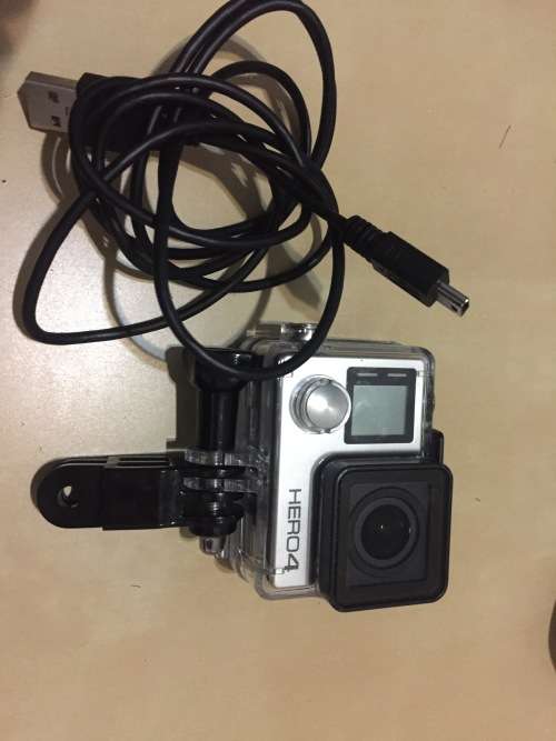 GOPRO HERO 4 WITH BACK  LCD  SCREEN |BLACK | 32 GB MEMORY CARD , WATHERPROOF HOUSING AND USB CABLE