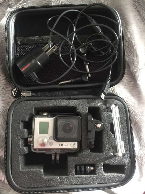 GOPRO HERO 3+ | SILVER EDITION |32 GB MEMORY |  WATHERPROOF HOUSING| USB CABLE|CHARGER & SMART POUCH