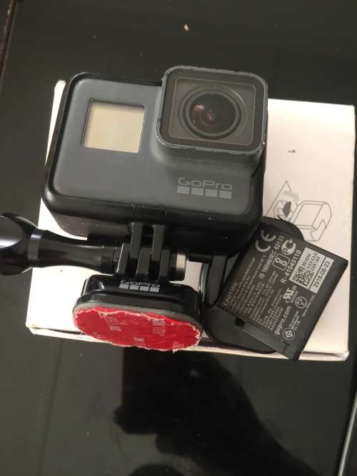 GOPRO HERO 5 | 2 BATTERIES | CASING| USB CABLE  AND BOX