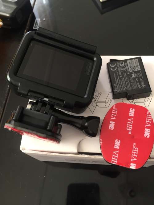 GOPRO HERO 5 | 2 BATTERIES | CASING| USB CABLE  AND BOX