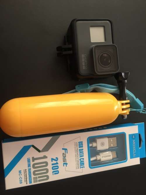 GOPRO HERO 5 |  BATTERY | CASING| USB CABLE  AND BRACKET IN DEMO CONDITION