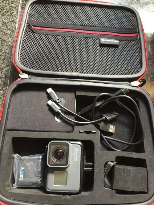 GOPRO HERO 5 | 2 BATTERIES | USB CABLE | 2 X TYPE-C USB |CHARGER|CASING|POUCH*GOOD CONDITION