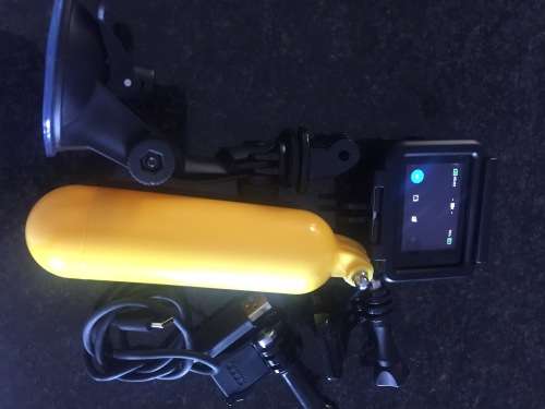 GOPRO HERO 7 WHITE  * CASING * BRACKET * WINDSCREEN BRACKET * 32 GB MEMORY CARD*USB CABLE