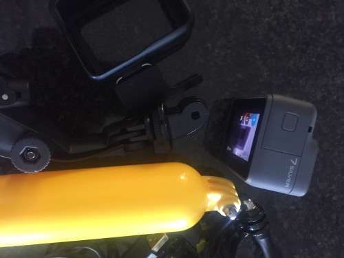 GOPRO HERO 7 WHITE  * CASING * BRACKET * WINDSCREEN BRACKET * 32 GB MEMORY CARD*USB CABLE