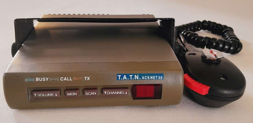 QD Electronics BANTAM MX Mid band 66-88MHz 80 channel base station Radio