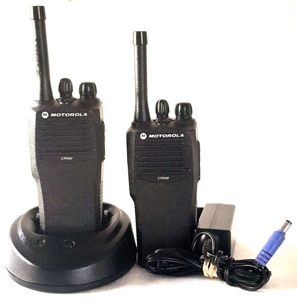 MOTOROLA CP040 4Channel Two WAY RADIO SET, WITH CHARGING DUCT AND POWER SUPPLY