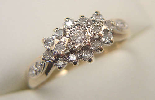 ***MONEY-BACK GUARANTEE*** STUNNING 0.25CT DIAMOND CLUSTER RING 9CT GOLD