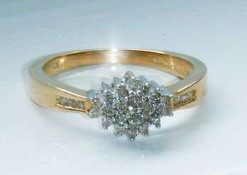 SUPERB 9CT YELLOW GOLD .25 CARAT DIAMOND CLUSTER ENGAGEMENT RING SIZE N