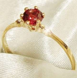 SOLID 10CT GOLD GARNET RING SIZE 6