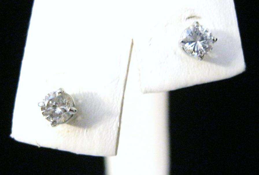 14K WHITE GOLD .50 CTW. ROUND BRILLIANT CUT DIAMOND STUD EARRINGS