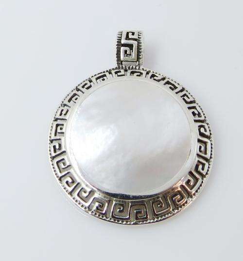 ***IN STOCK!!*** LOVELY REAL MOTHER OF PEARL GEMSTONES SOLID STERLING SILVER STAMPED 925 PENDANT