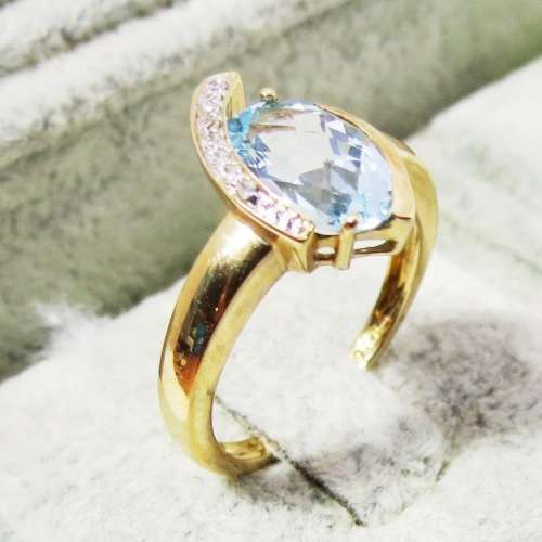***IN STOCK***GORGEOUS TOPAZ AND DIAMOND SOLID 14 CT GOLD DRESS RING