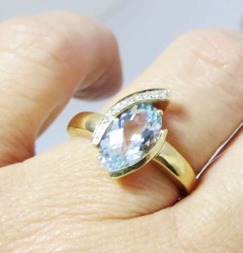 ***IN STOCK***GORGEOUS TOPAZ AND DIAMOND SOLID 14 CT GOLD DRESS RING
