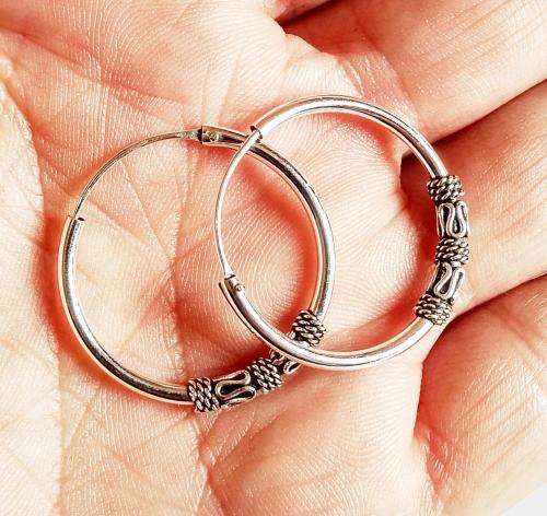 ***IN STOCK*** 2.2 GRAM SOLID 925 STERLING SILVER EARRINGS HANDMADE IN MUSCAT, OMAN.