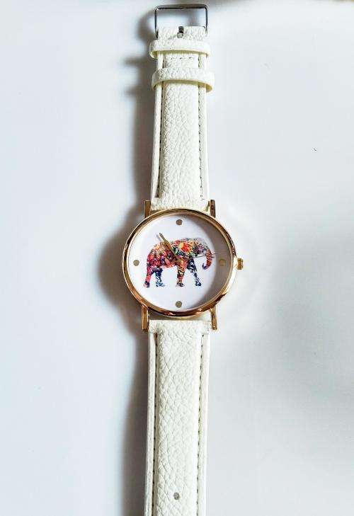 ***IN STOCK*** BEAUTIFUL AND BIG WOMANS WATCH