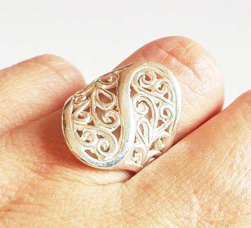 ***IN STOCK*** 5.7 GRAM SOLID 925 STERLING SILVER RING HANDMADE IN MUSCAT, OMAN.