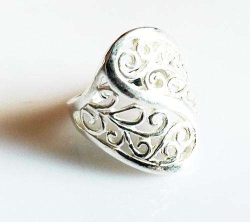 ***IN STOCK*** 5.7 GRAM SOLID 925 STERLING SILVER RING HANDMADE IN MUSCAT, OMAN.