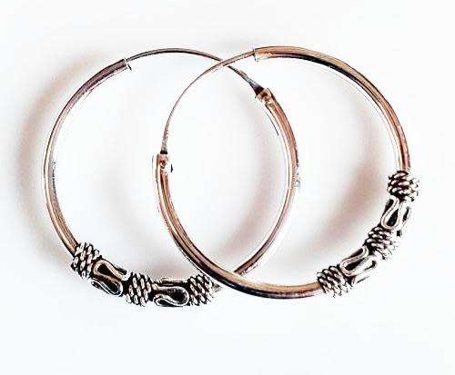 ***IN STOCK*** 2.2 GRAM SOLID 925 STERLING SILVER EARRINGS HANDMADE IN MUSCAT, OMAN.