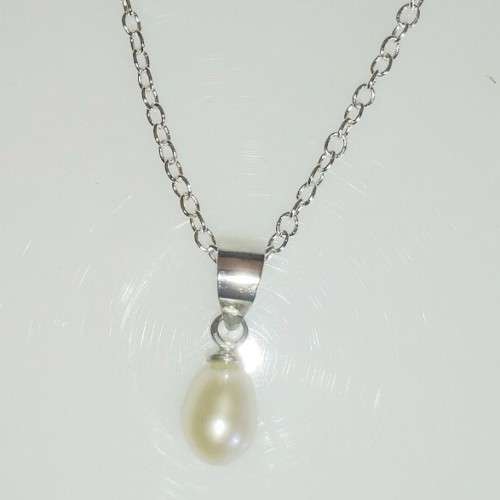 ***IN STOCK*** Beautiful pearl on 45cm chain