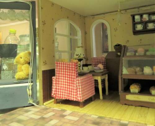 PARIS COFFEESHOP WITH ROOM ABOVE Crafty DOLLHOUSE - beautiful small dollhouse