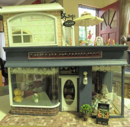 PARIS COFFEESHOP WITH ROOM ABOVE Crafty DOLLHOUSE - beautiful small dollhouse