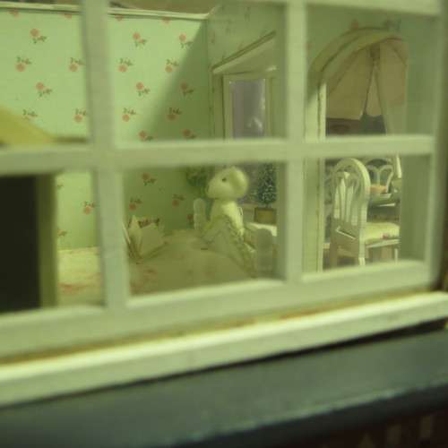 PARIS COFFEESHOP WITH ROOM ABOVE Crafty DOLLHOUSE - beautiful small dollhouse