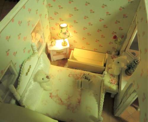 PARIS COFFEESHOP WITH ROOM ABOVE Crafty DOLLHOUSE - beautiful small dollhouse