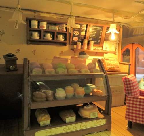 PARIS COFFEESHOP WITH ROOM ABOVE Crafty DOLLHOUSE - beautiful small dollhouse
