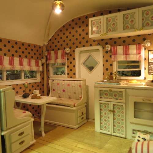Small caravan dollhouse (Not really for playing, to small)