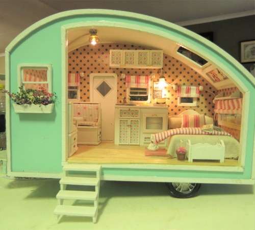 Small caravan dollhouse (Not really for playing, to small)