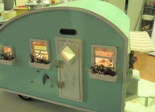 Small caravan dollhouse (Not really for playing, to small)