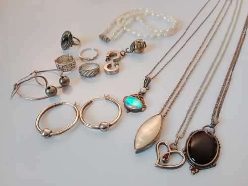 Lots of solid 925 sterling silver jewelry items