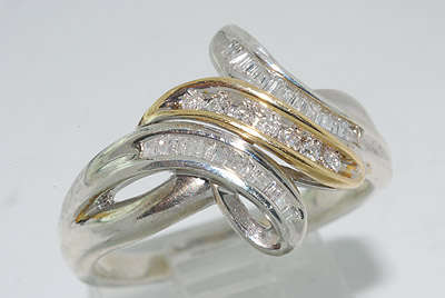 ***R19 420*** .40CT BAGUETTE & ROUND CUT DIAMOND RING BEAUTIFUL