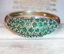SUPERB 9CT SOLID GOLD EMERALD BAND LADIES RING