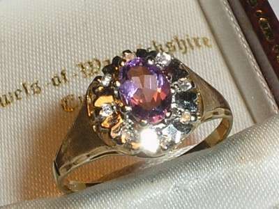9CT SOLID GOLD AMETHYST & DIAMOND CLUSTER RING SIZE K